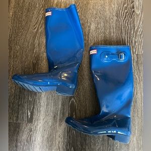 HUNTER rain boots. Blue. Size 9. Barely worn & good condition!